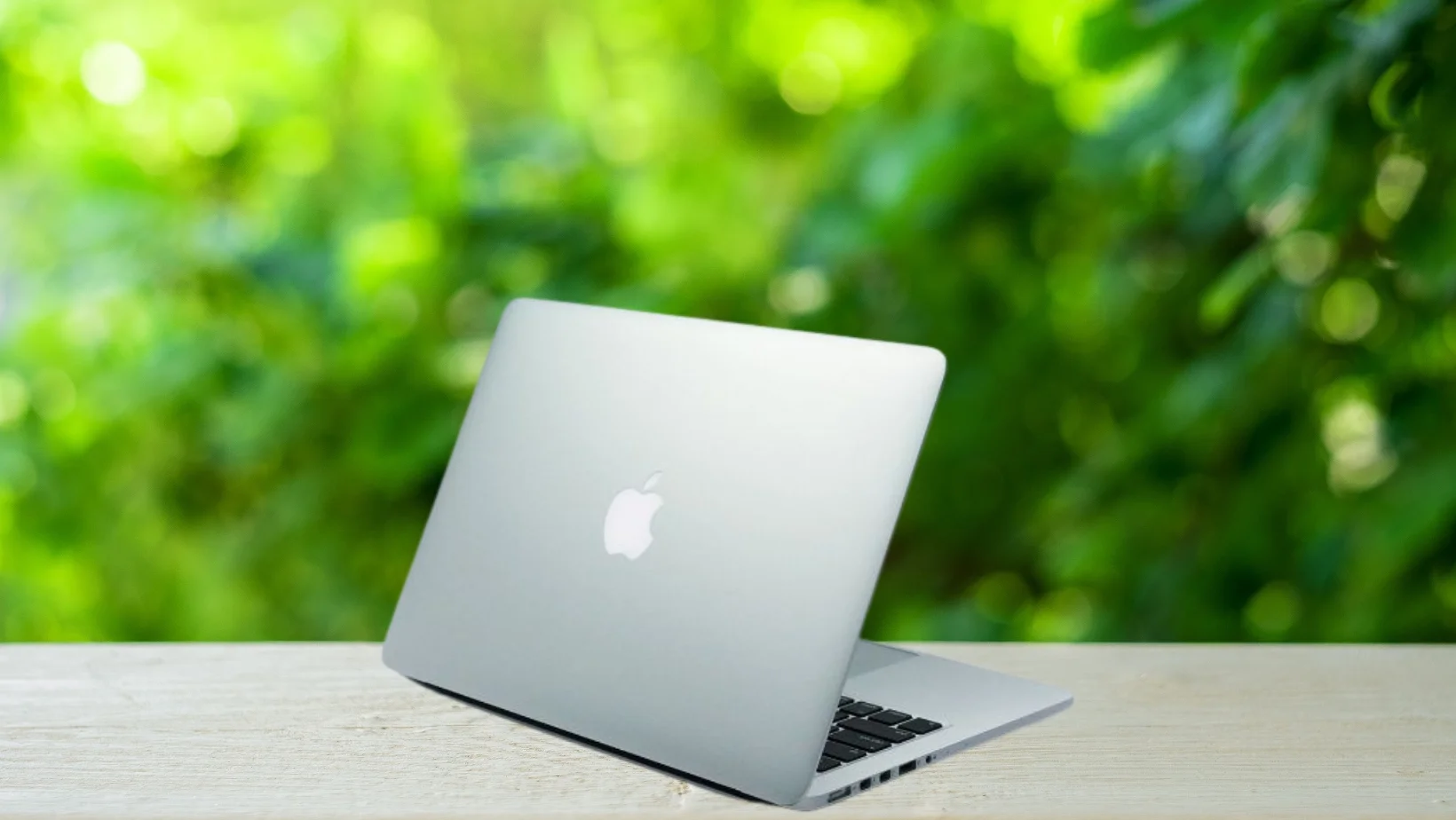 What is a MacBook? Reasons why MacBooks are popular?